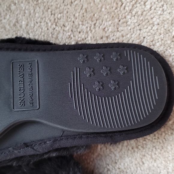 Snugleaves Black Fuzzy Slippers Size 9-10 NWT - Picture 12 of 14